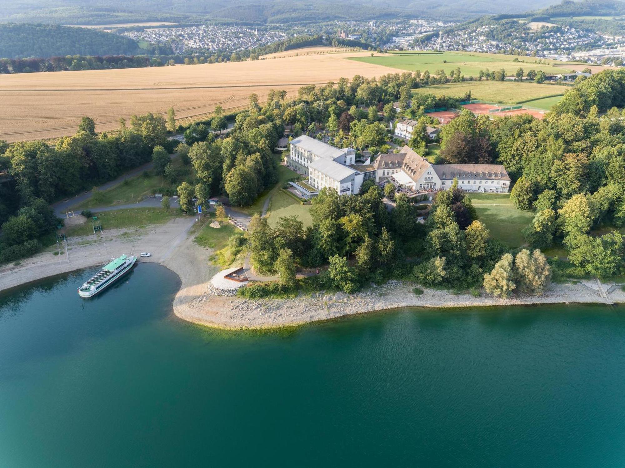 Welcome Hotel Meschede Hennesee Екстер'єр фото